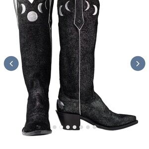 True grit books  Like new 💥💥